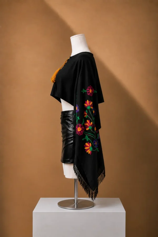 ChatGPT Image 31 jul 2026, 12_11_46 a.m. Blusa Riux